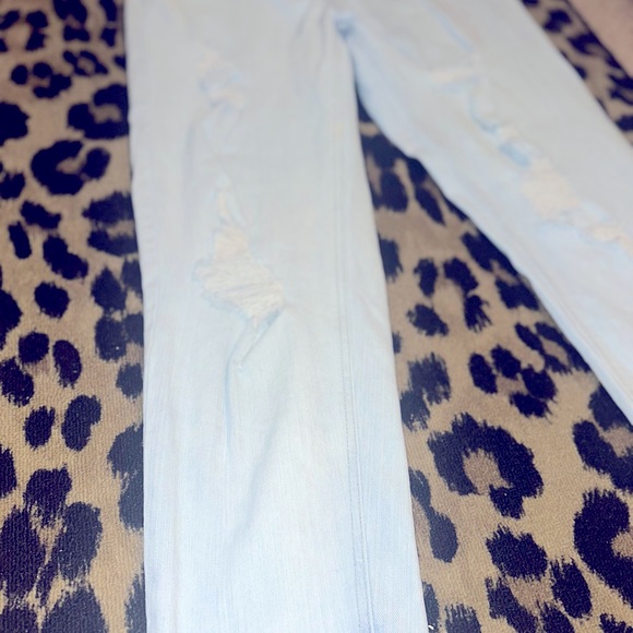 Light Skinned Jeans - Picture 6 of 6